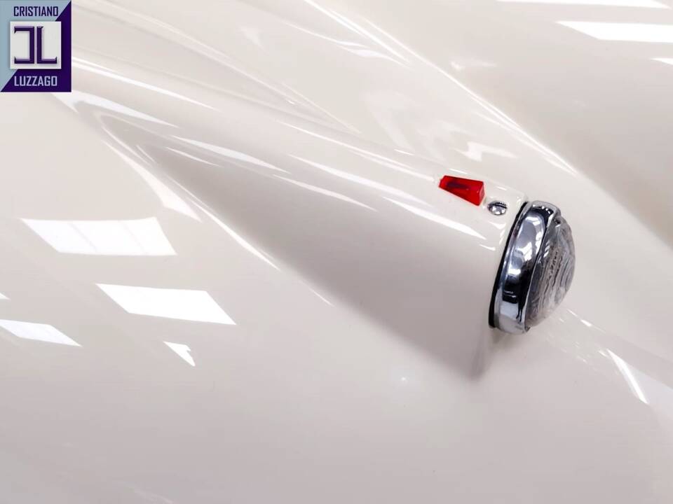 Image 18/74 of Jaguar XK 140 OTS (1956)