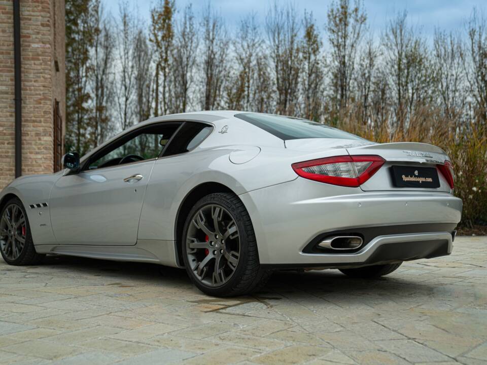 Bild 7/50 von Maserati GranTurismo S (2009)