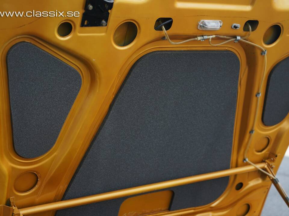 Image 17/32 of BMW 3.0 CS (1972)