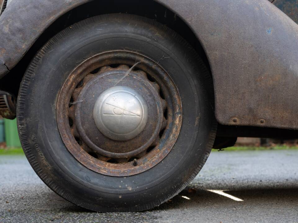 Image 22/134 of Ford V8 (1937)