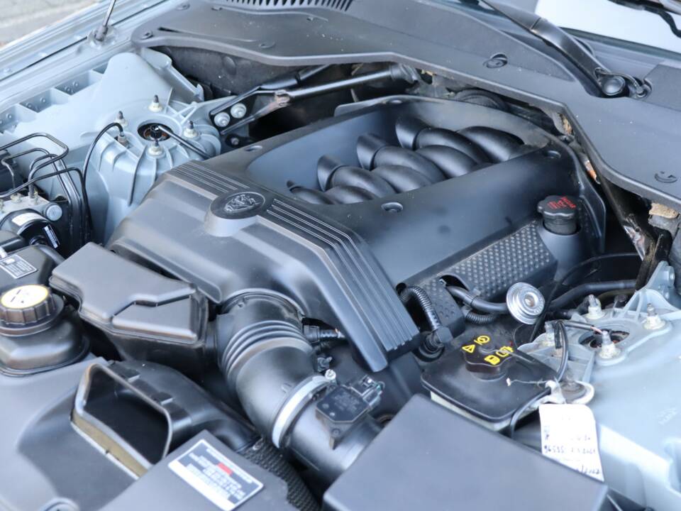 Image 44/50 of Jaguar XJ 8 4.2 (2004)