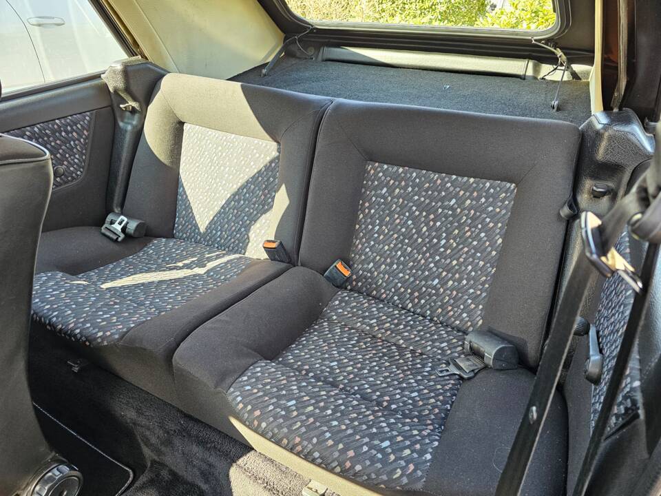 Image 11/14 of Volkswagen Golf Mk I Convertible 1.8 (1992)