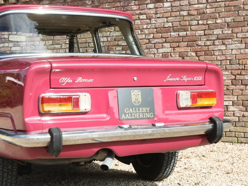 Bild 43/50 von Alfa Romeo Giulia Nuova Super 1300 (1975)