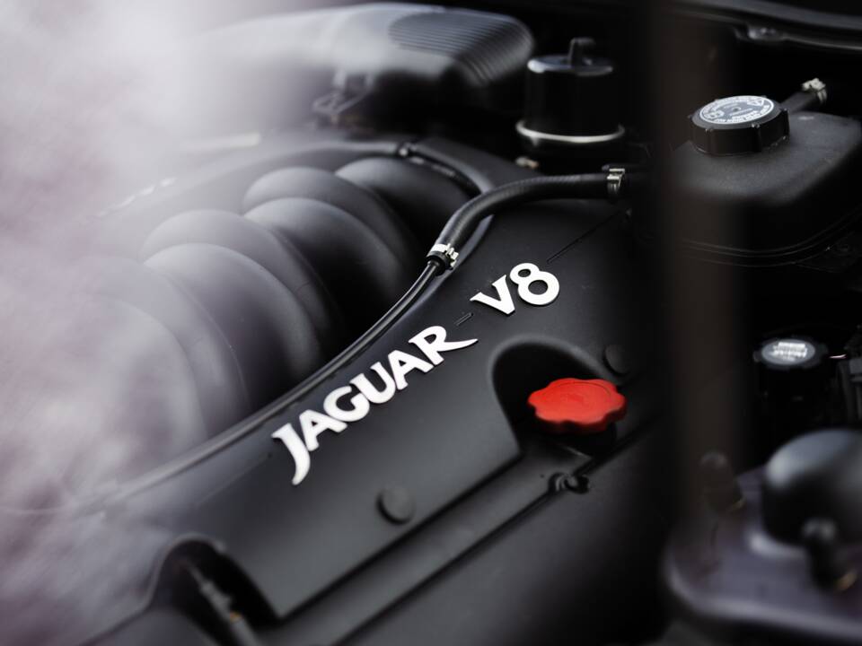 Image 37/42 of Jaguar XK8 4.0 (1999)