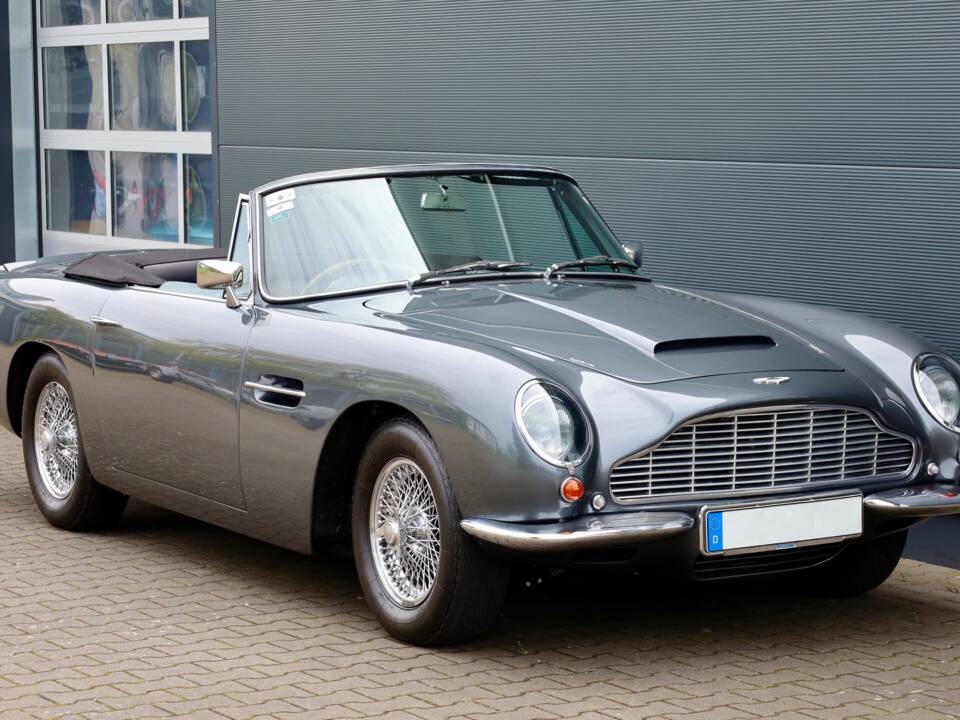 Image 17/24 of Aston Martin DB 6 Volante (1967)