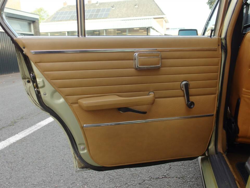 Image 69/95 de BMW 2500 (1977)