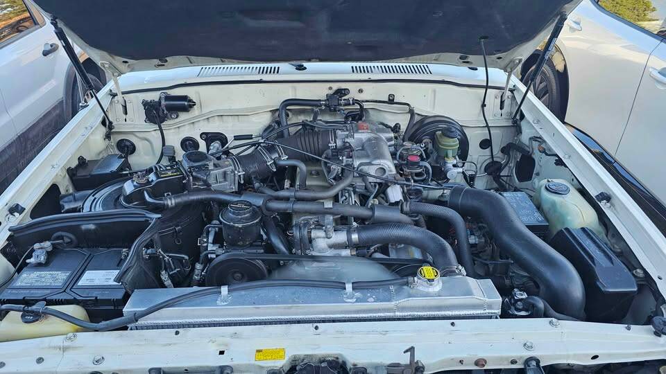 Image 30/48 de Toyota Land Cruiser FJ80 (1992)