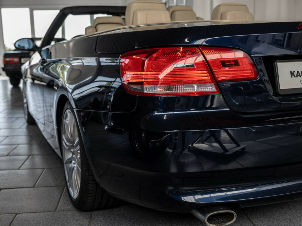 Image 24/31 of BMW 320i (2008)