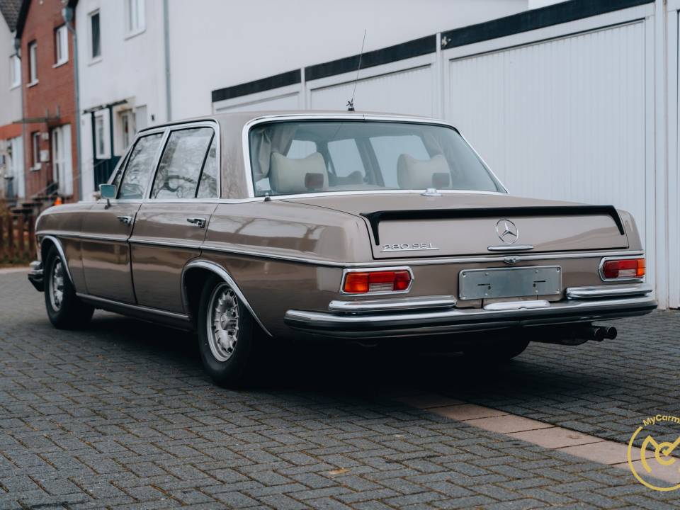 Image 4/20 of Mercedes-Benz 300 SEL 6.3 AMG (1972)