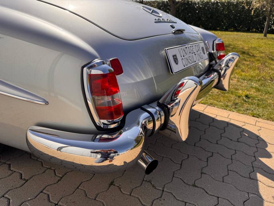Image 11/77 of Mercedes-Benz 190 SL (1960)