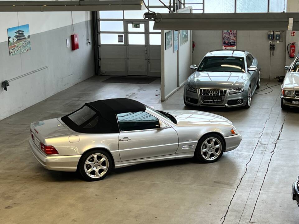 Image 68/82 of Mercedes-Benz SL 500 &quot;Silver Arrow&quot; (2001)