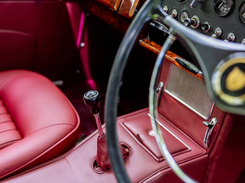 Image 49/50 de Jaguar Mk II 2.4 (1967)