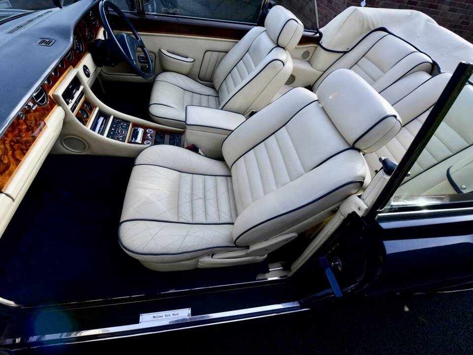 Image 27/50 of Rolls-Royce Corniche III (1990)