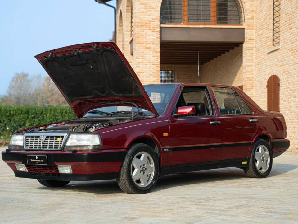 Image 48/50 of Lancia Thema 8.32 (1989)