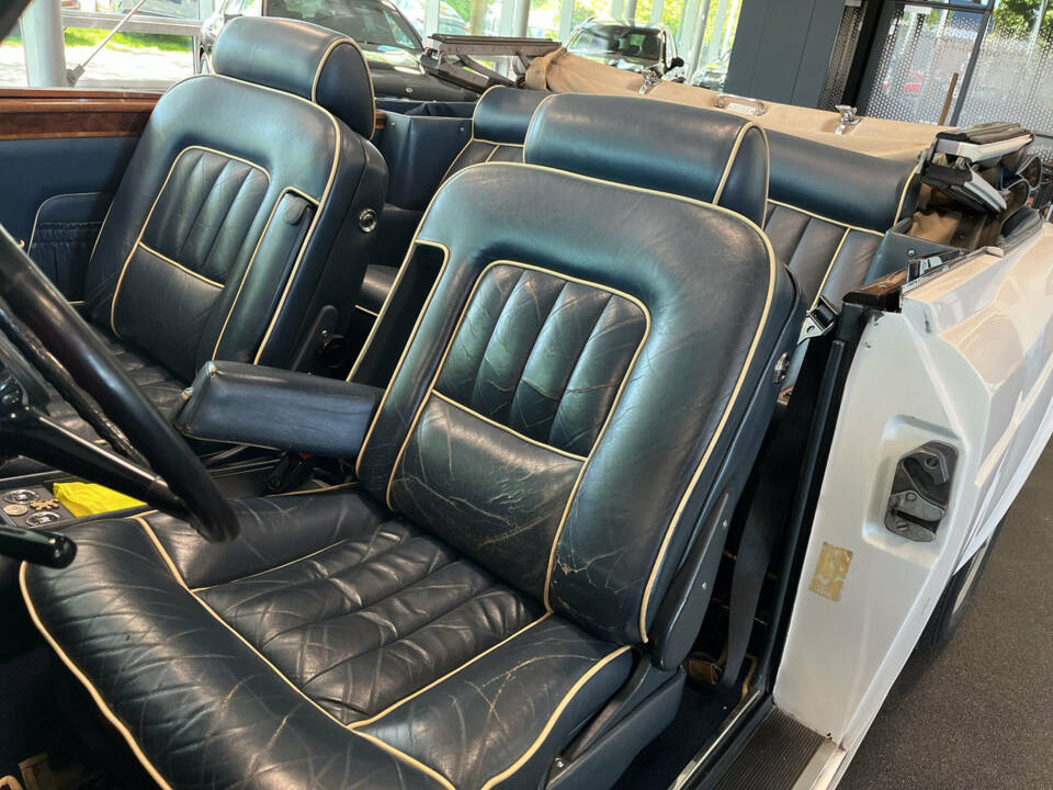 Image 5/23 of Rolls-Royce Corniche I (1984)