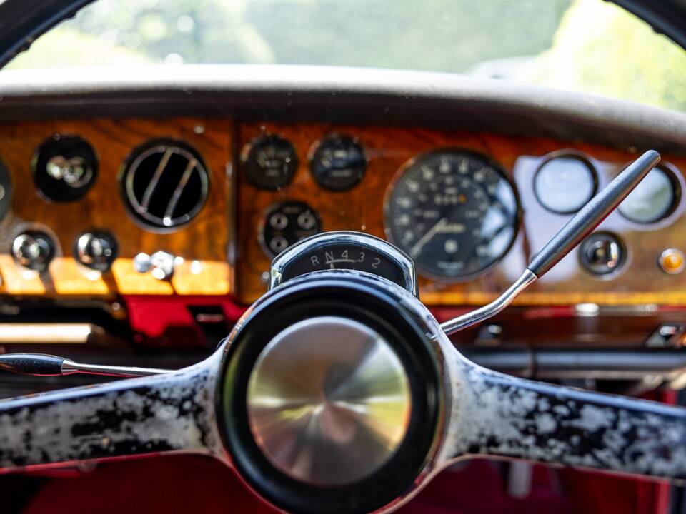 Afbeelding 48/50 van Bentley T 1 (1967)