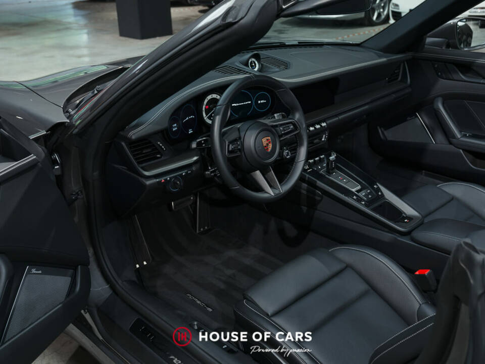 Image 15/25 of Porsche 911 Carrera 4 GTS (2023)