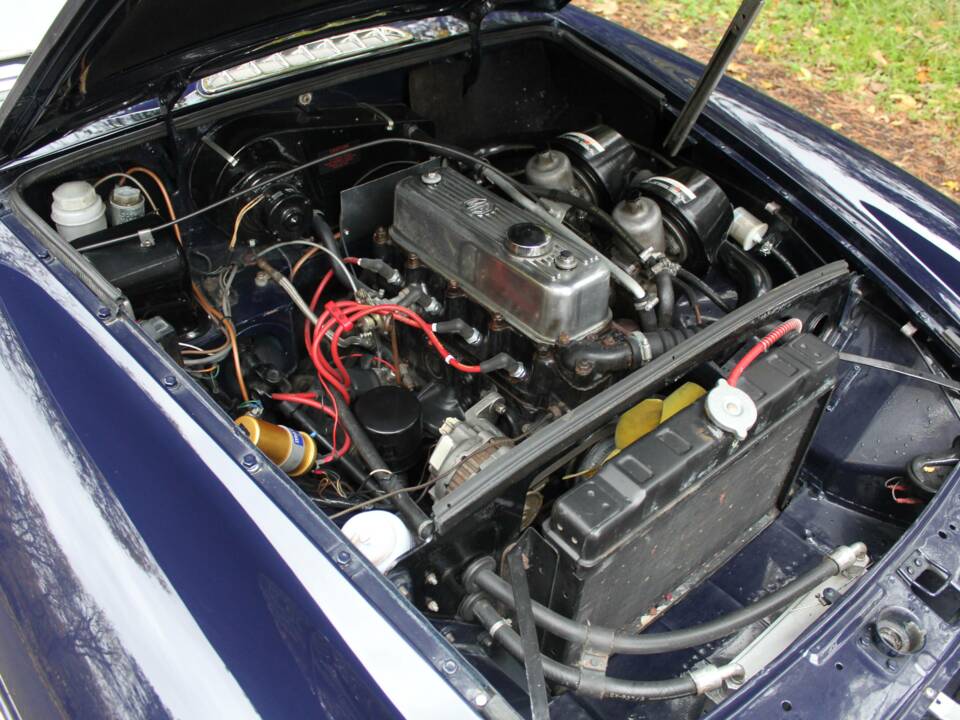 Bild 14/16 von MG MGB GT (1974)