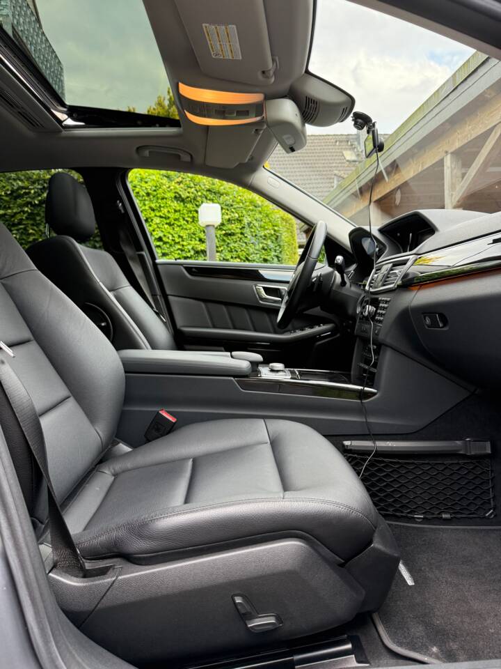 Image 11/14 de Mercedes-Benz E 500 4MATIC (2009)
