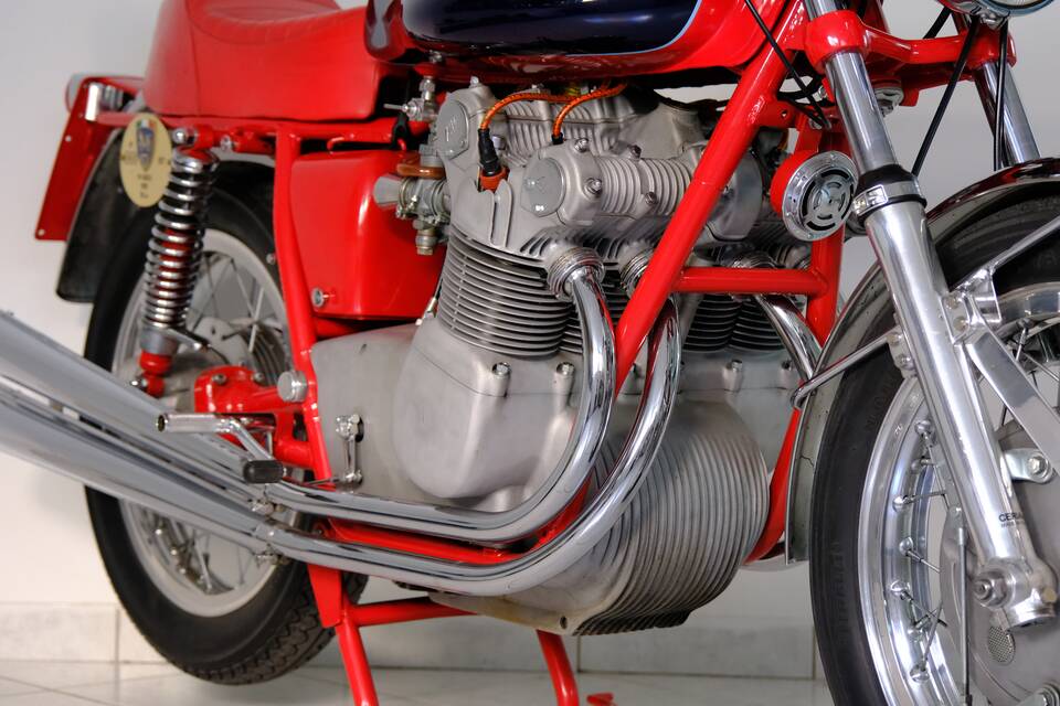 Image 21/99 of MV Agusta 750 Sport (1971)