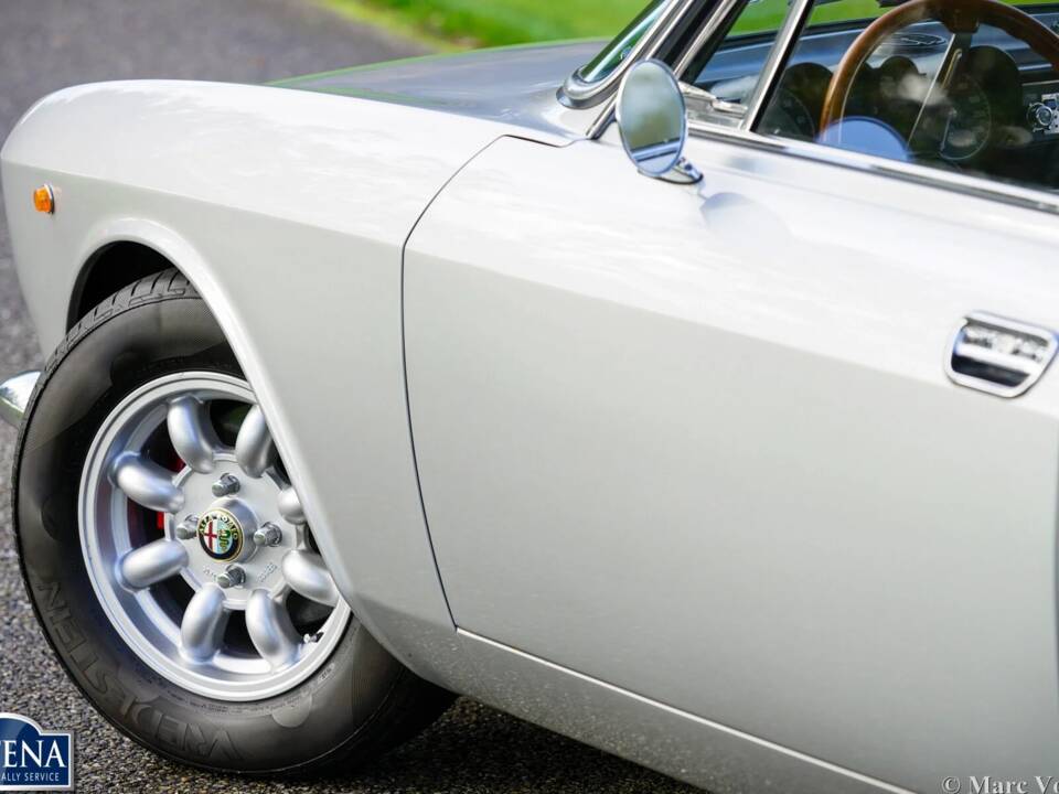 Bild 53/62 von Alfa Romeo 2000 GT Veloce (1974)
