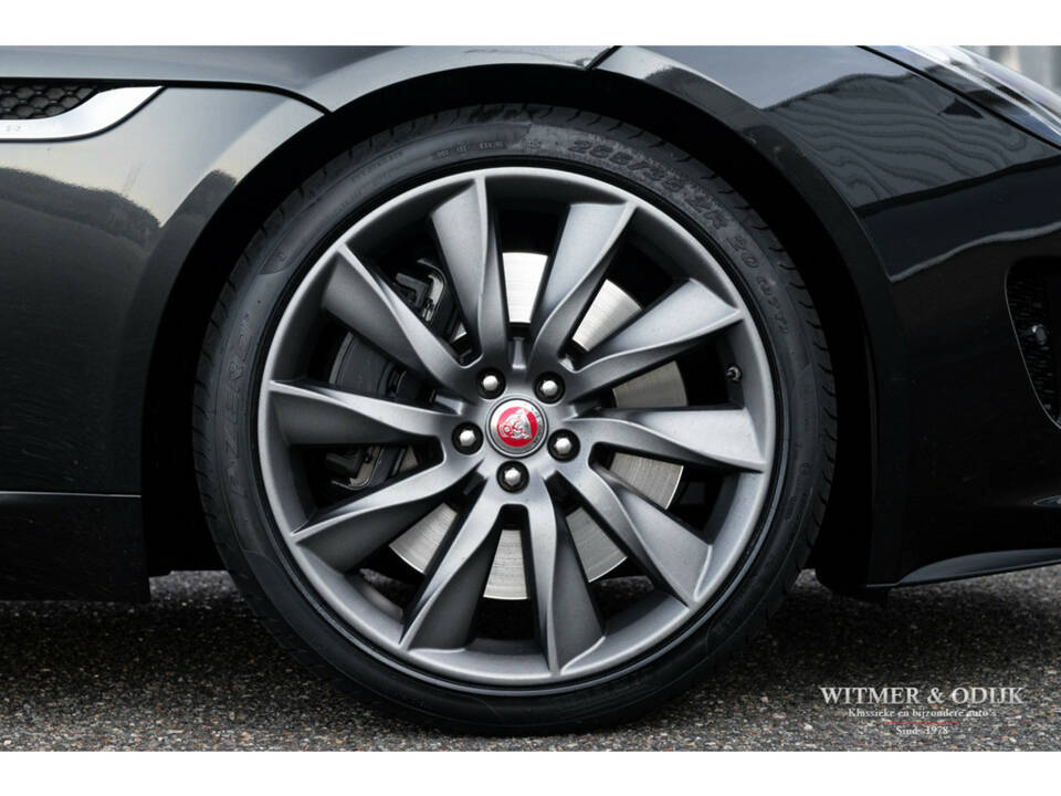 Image 33/38 of Jaguar F-Type S (2014)