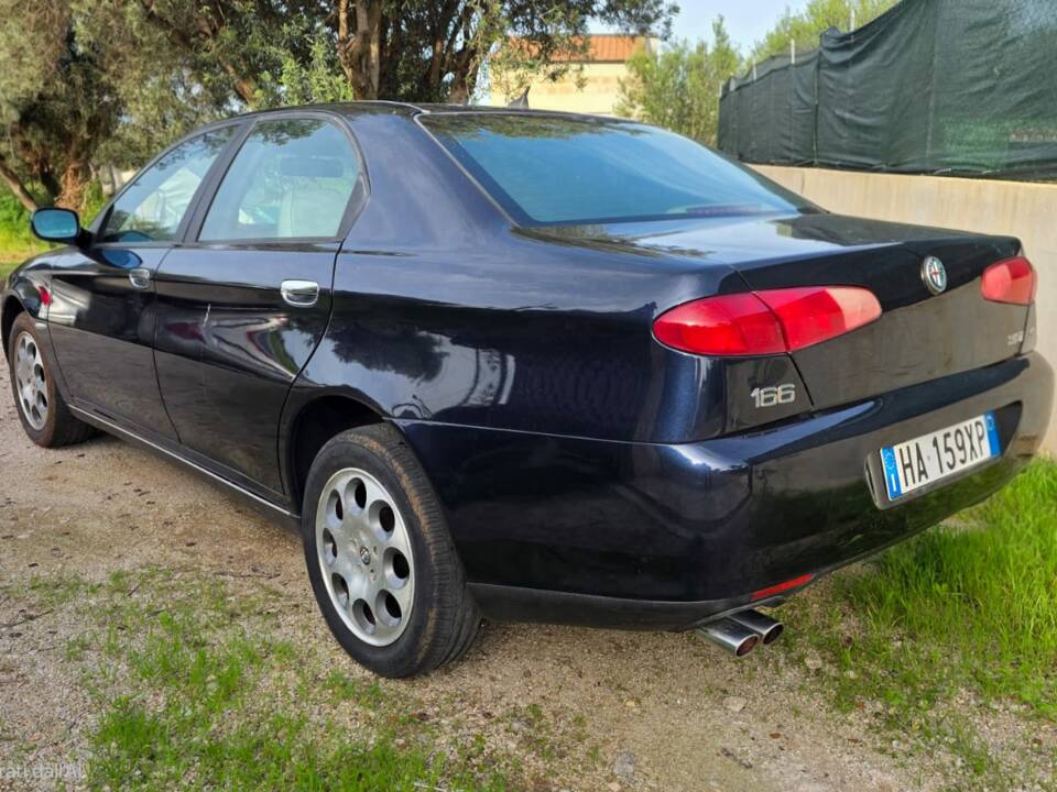 Image 4/50 de Alfa Romeo 166 2.5i V6 24V (2001)