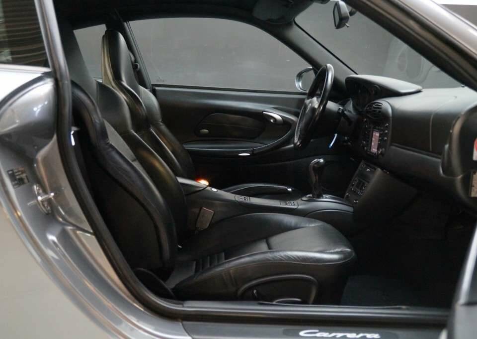 Afbeelding 49/50 van Porsche 911 Carrera (2001)