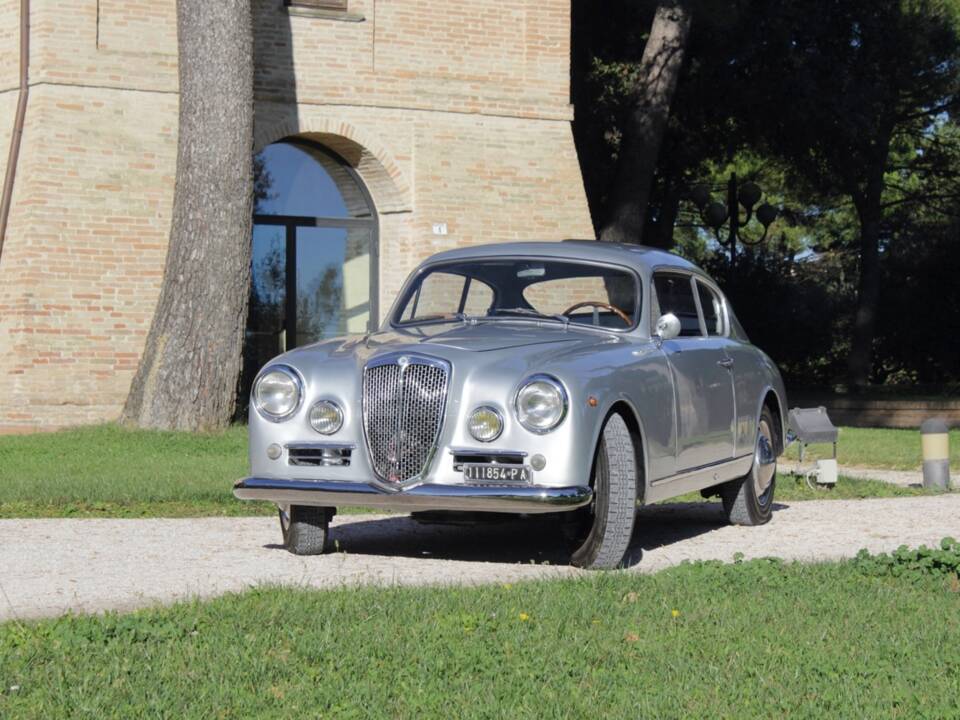 Image 2/50 of Lancia Aurelia B20 GT 2500 (1957)