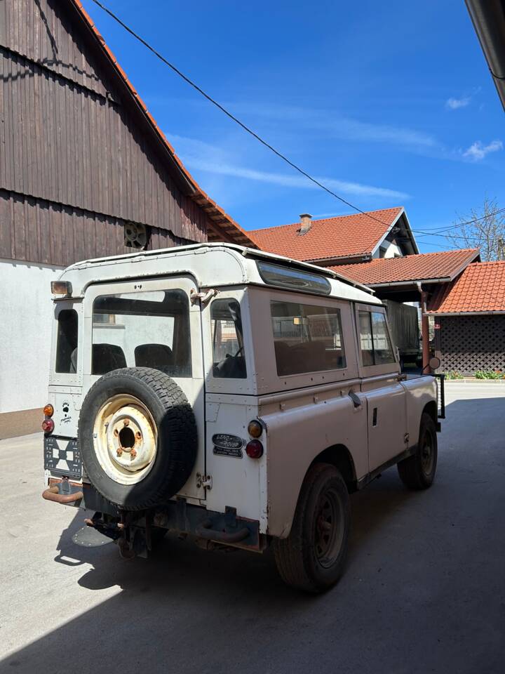 Image 2/4 of Land Rover 88 (1970)