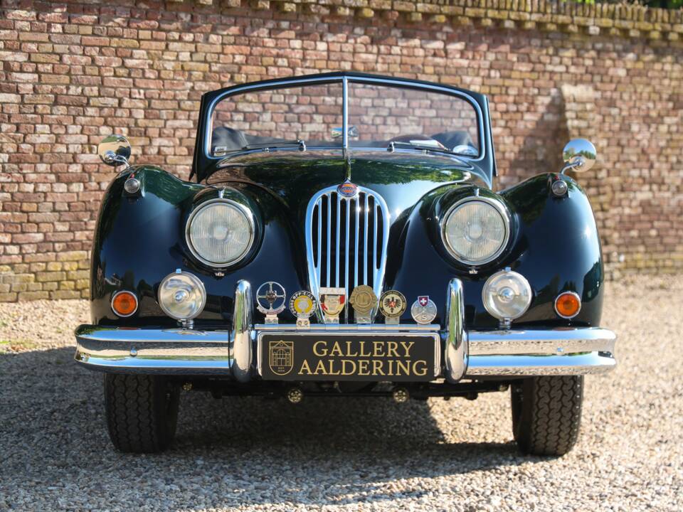 Afbeelding 30/50 van Jaguar XK 140 SE DHC (1957)