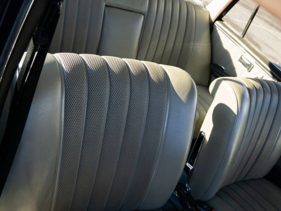 Image 25/29 de Mercedes-Benz 220 SE b (1966)