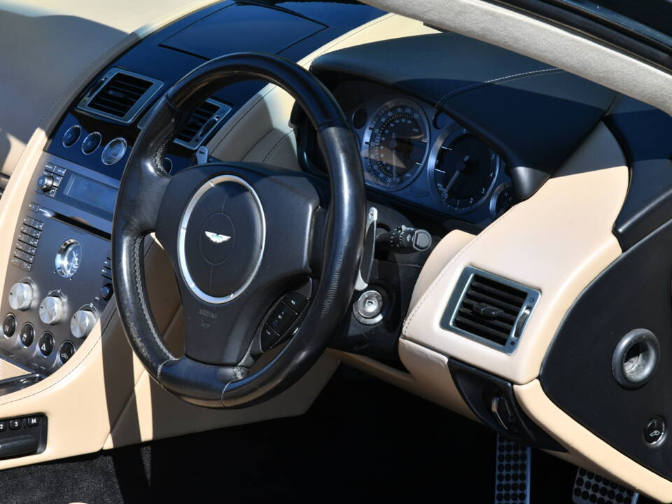 Immagine 6/12 di Aston Martin DB 9 Volante (2007)