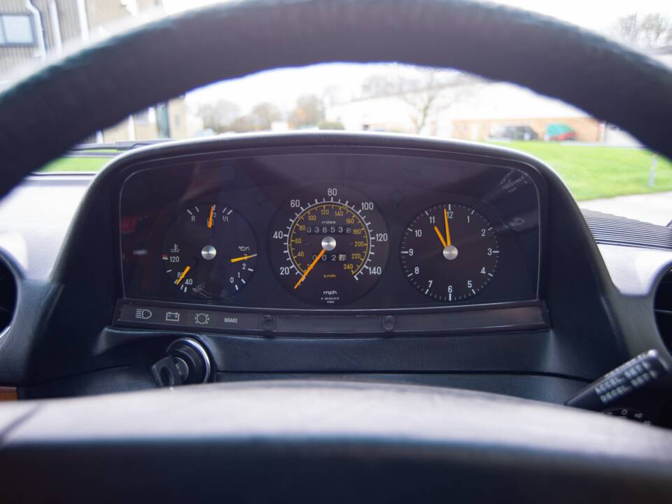 Image 19/30 de Mercedes-Benz 280 CE (1980)