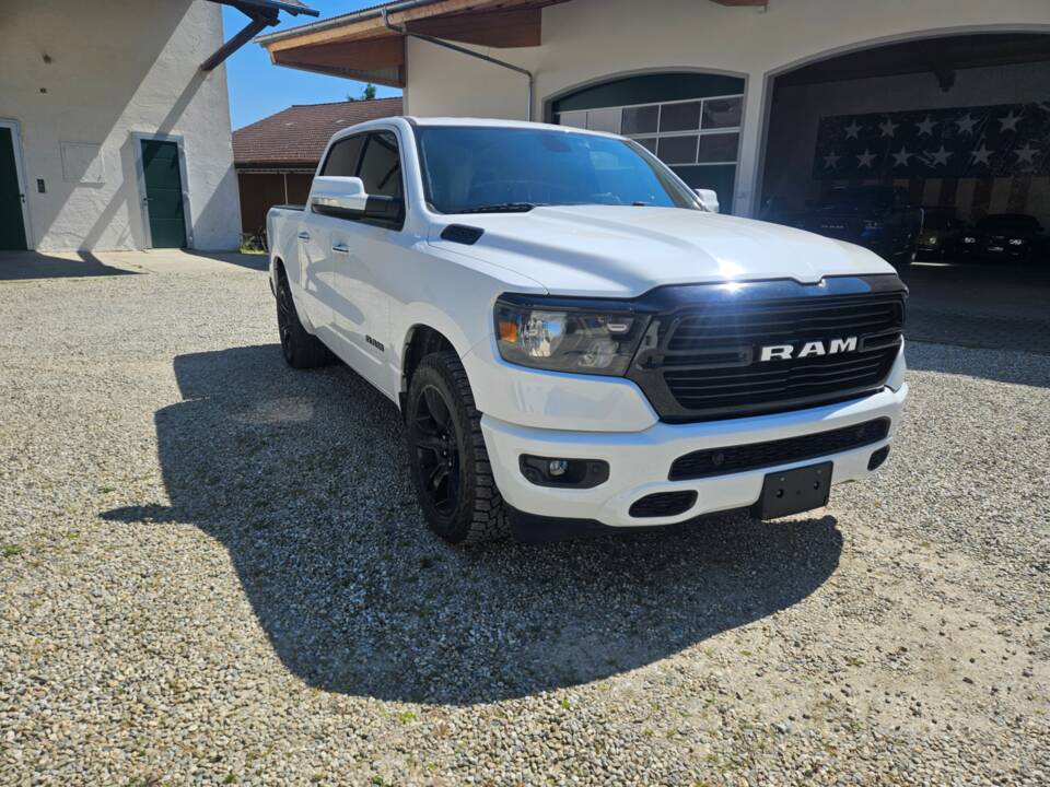 Image 8/62 of Dodge Ram 1500 (2020)