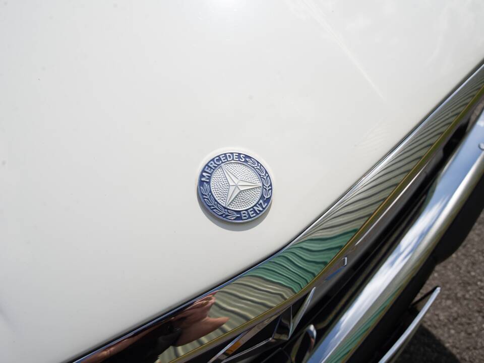 Afbeelding 35/35 van Mercedes-Benz 280 SL (1984)