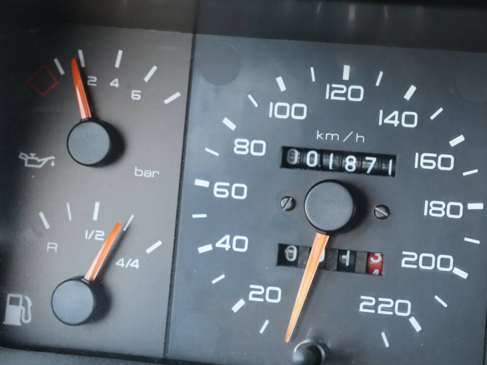 Bild 36/50 von Peugeot 205 GTi 1.9 (1991)