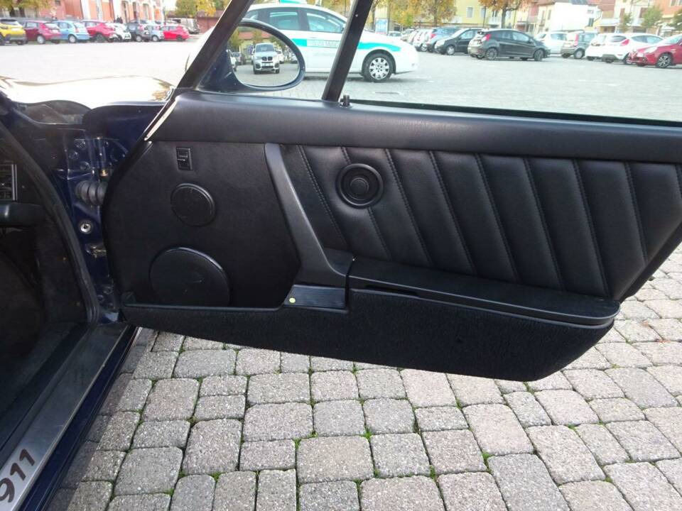 Afbeelding 22/42 van Porsche 911 Carrera 4 (1991)