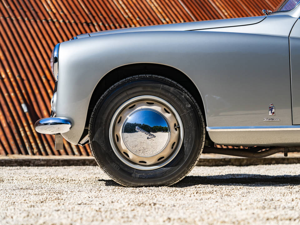Image 34/37 of Lancia Aurelia B50 (1951)