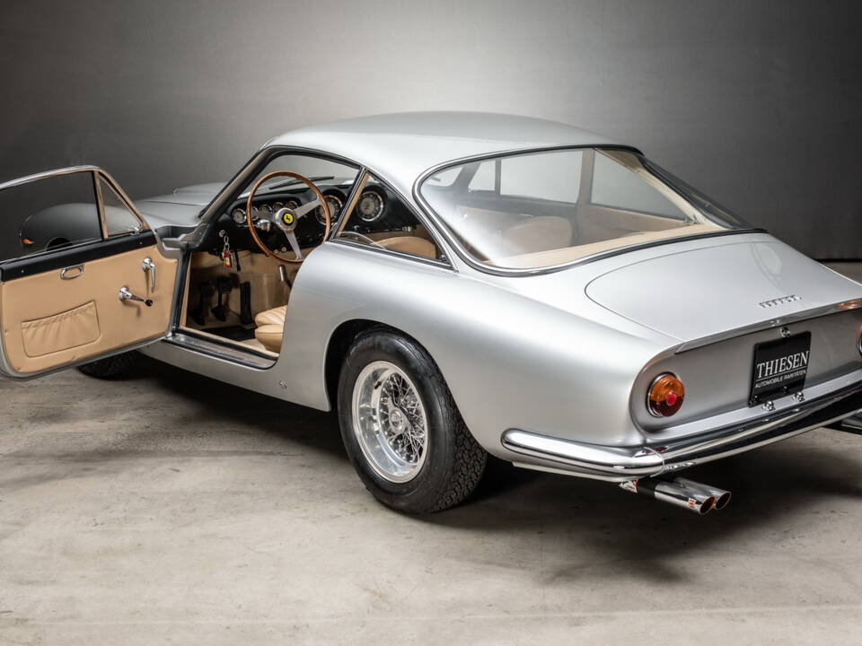 Image 9/22 de Ferrari 250 GT Berlinetta Lusso (1963)