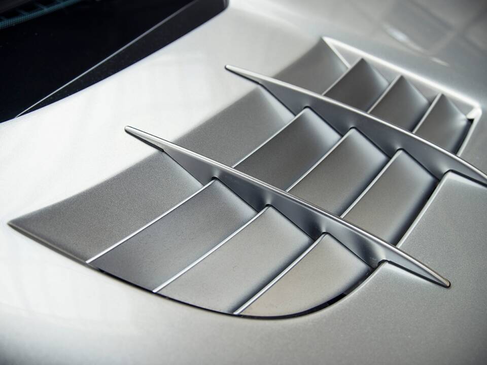 Image 36/61 of Mercedes-Benz SLR McLaren (2004)