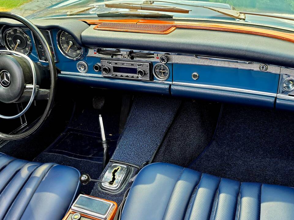 Image 9/12 of Mercedes-Benz 280 SL (1970)