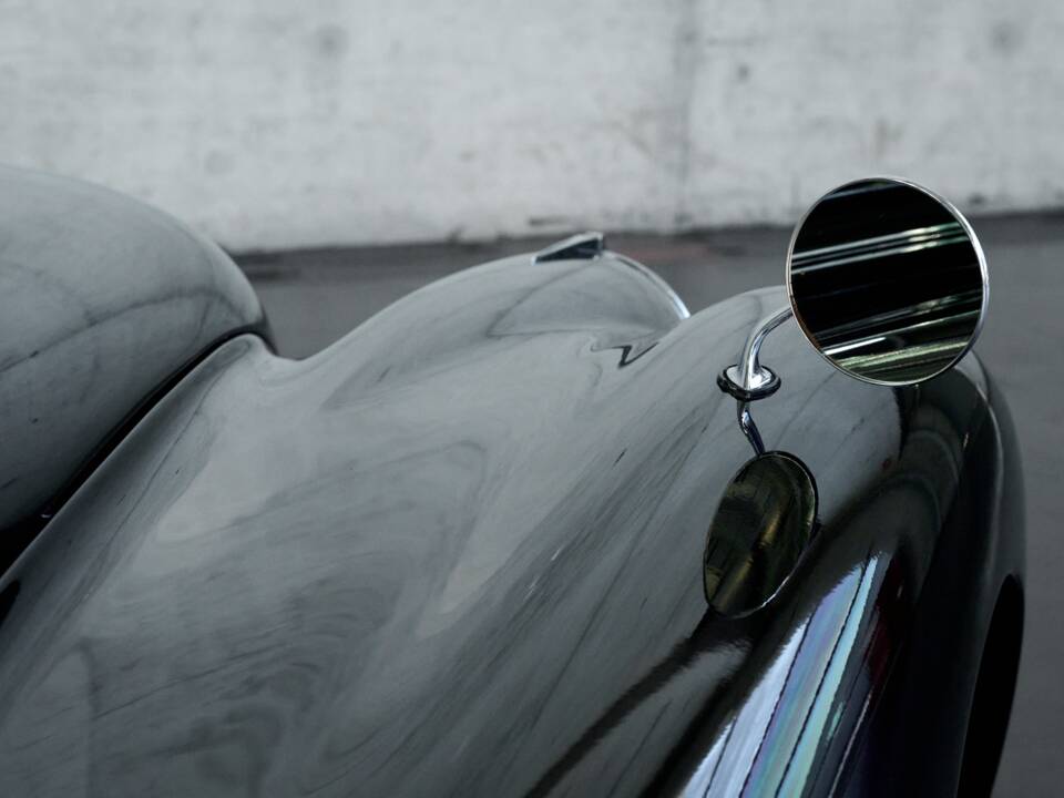 Image 32/48 of Jaguar XK 120 FHC (1954)