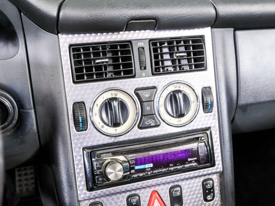 Image 23/50 of Mercedes-Benz SLK 200 Kompressor (2001)