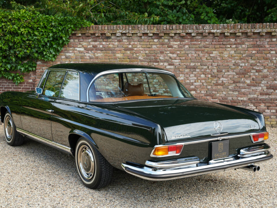Image 2/50 of Mercedes-Benz 280 SE 3,5 (1971)