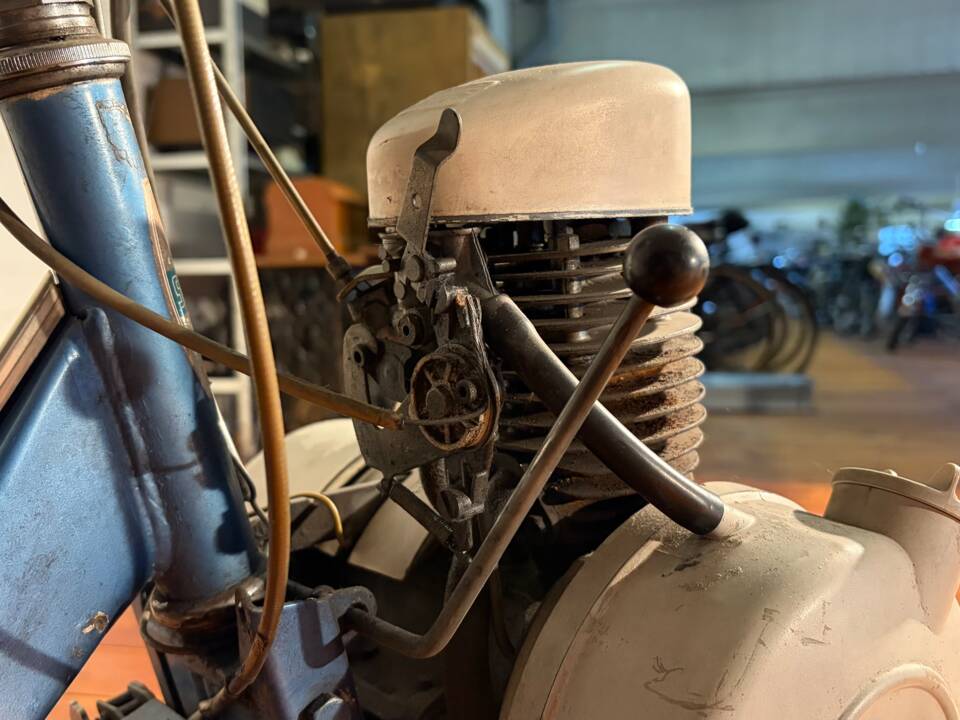 Image 18/19 of Solex Vélosolex Model 5000 (1900)