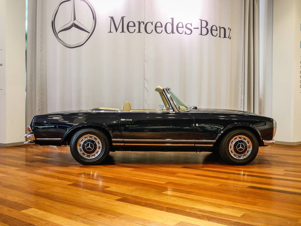 Image 9/31 de Mercedes-Benz 280 SL (1968)