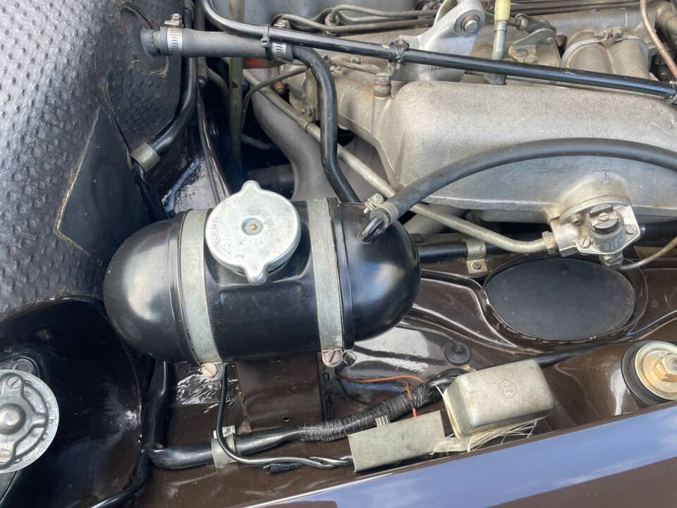 Image 12/25 of Mercedes-Benz 280 SL (1970)