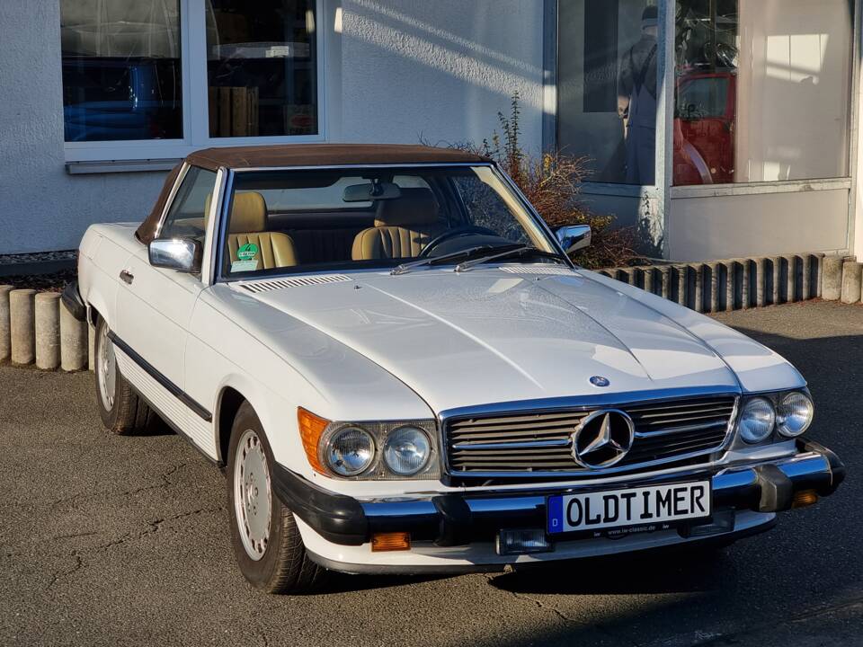 Image 3/7 of Mercedes-Benz 560 SL (1988)