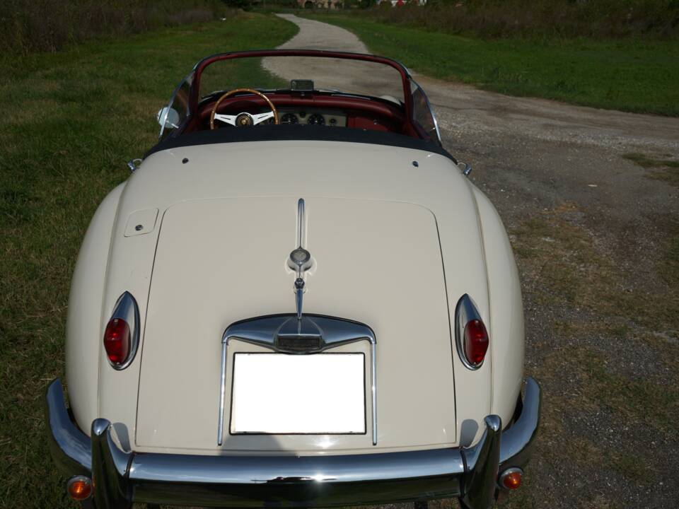 Image 12/58 de Jaguar XK 150 3.4 S OTS (1958)